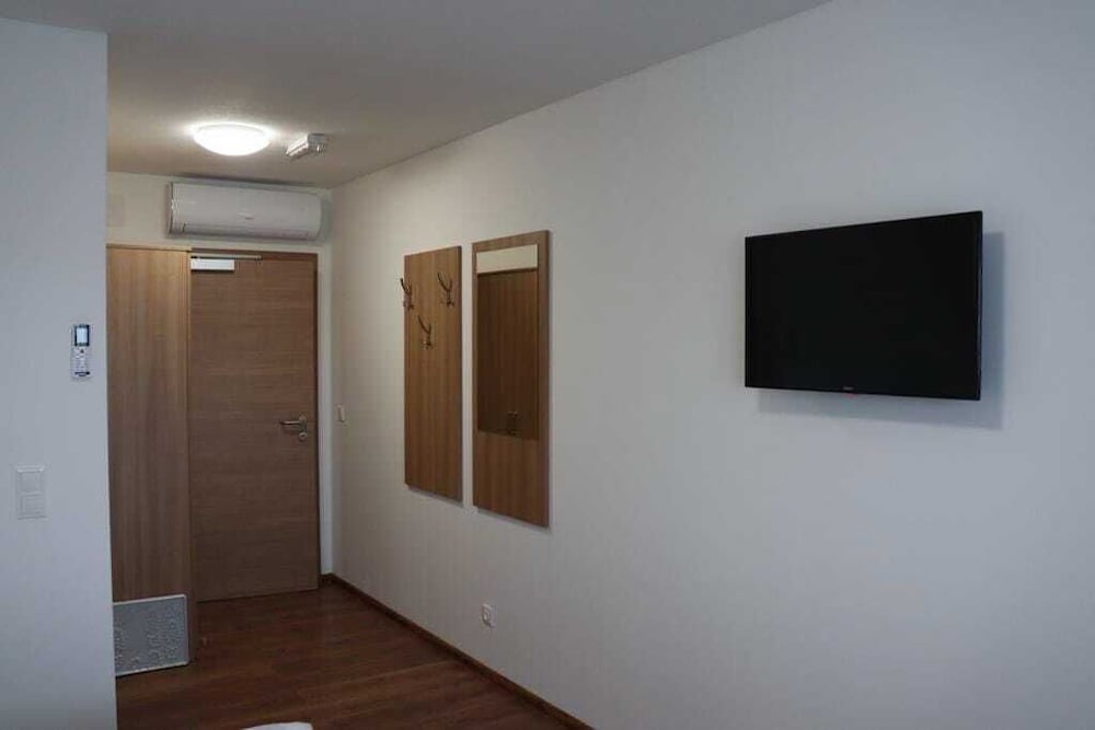 

Brindisi - Vienna, Aeroporto Internazionale di Vienna - Hotel Khail
