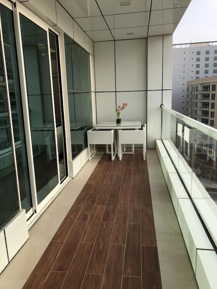 

Milano - Amwaj Islands - Saxophone Suites