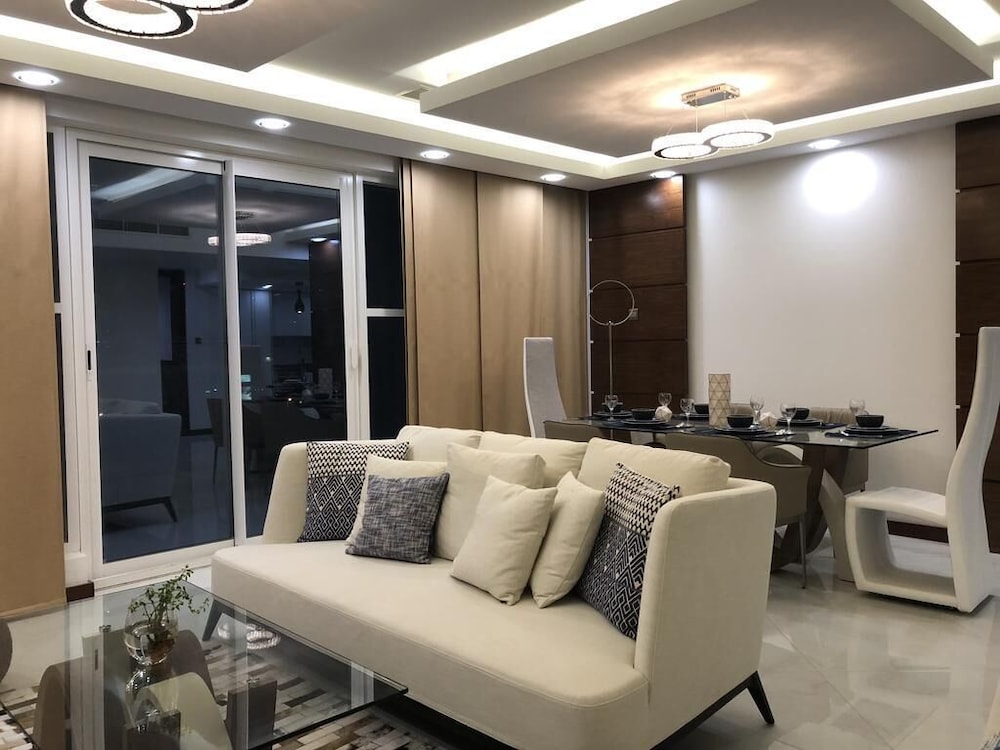 

Milano - Al Muharraq - Saxophone Suites