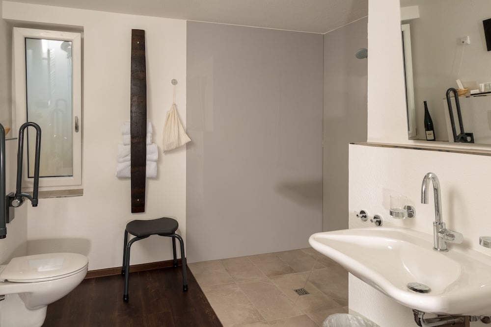

Bari - Saarburg - Weinhotel Ayler Kupp