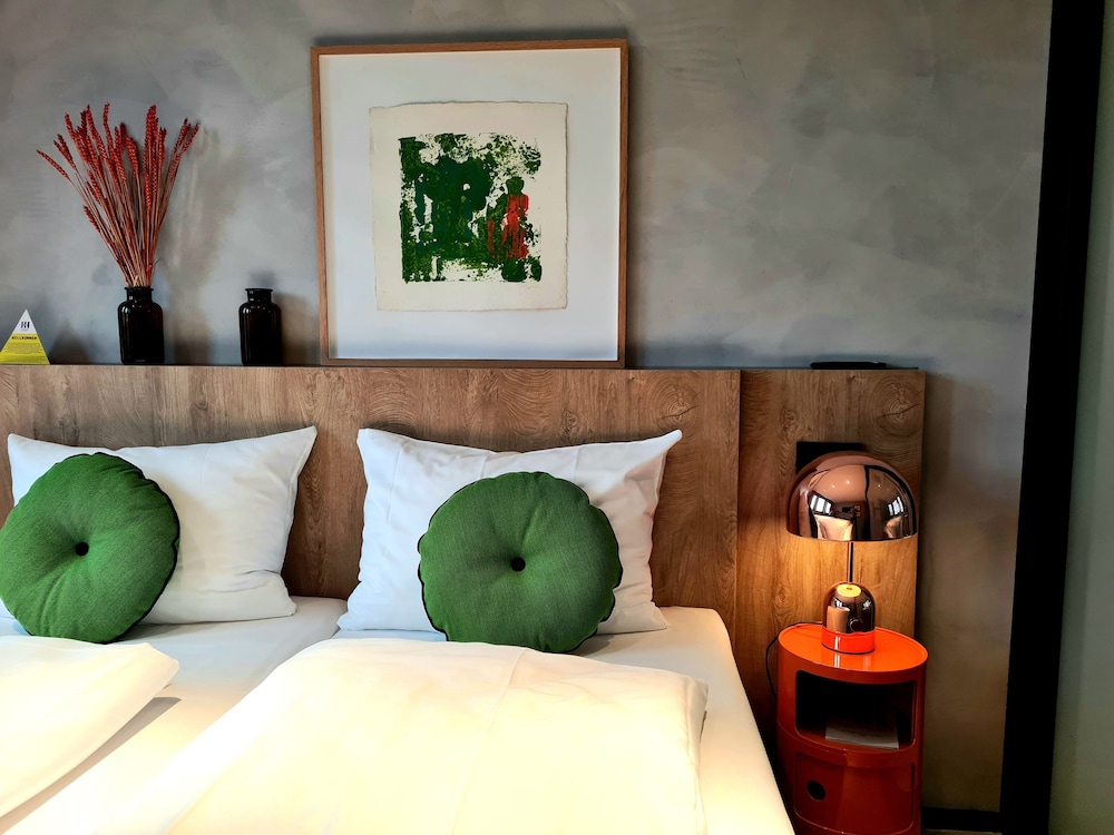 

Bari - Colonia - KONCEPT Hotel International