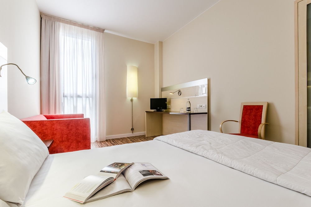 

Bari - Saragozza - Hotel YIT Ciudad de Zaragoza​​​​​​​