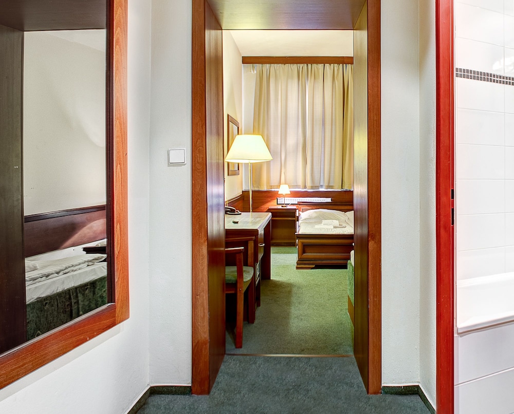 

Roma - Zdiby - Three Crowns Hotel Prague