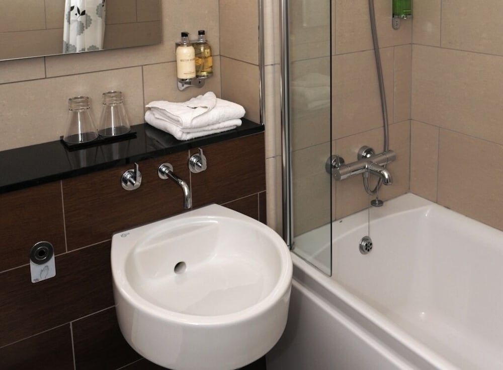 

Napoli - Stirling - Stirling Court Hotel