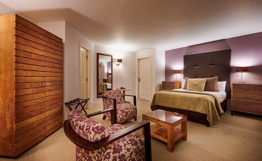 

Bologna - Stirling - Stirling Court Hotel