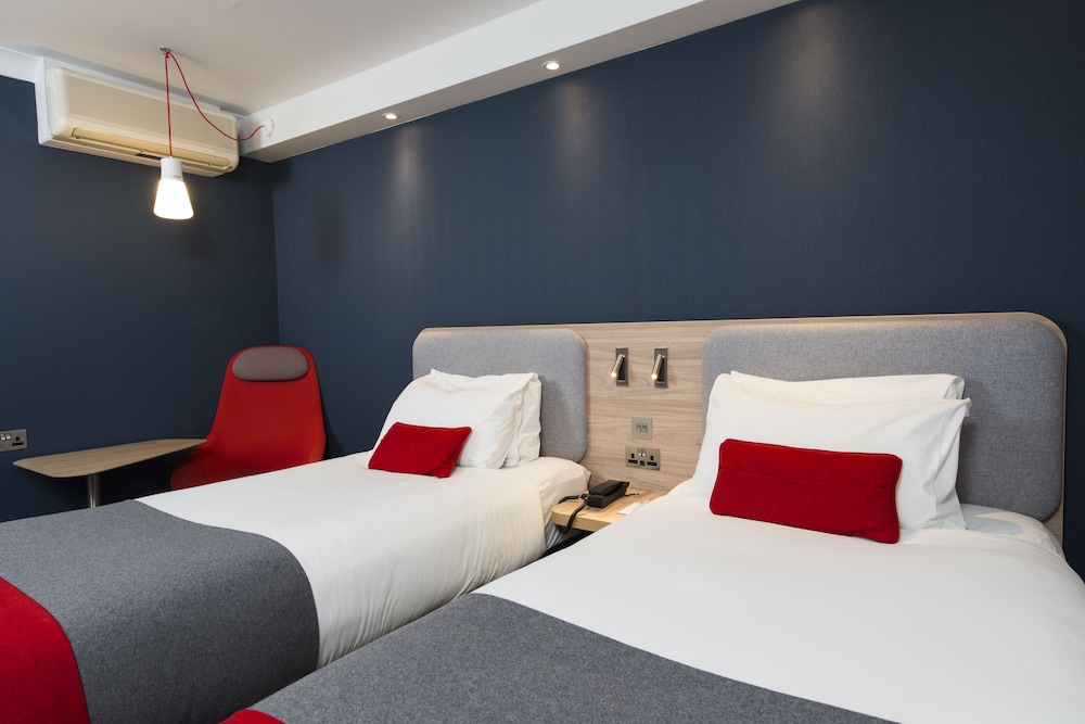 

Bari - Scozia, Regno Unito - Holiday Inn Express Edinburgh - Leith Waterfront