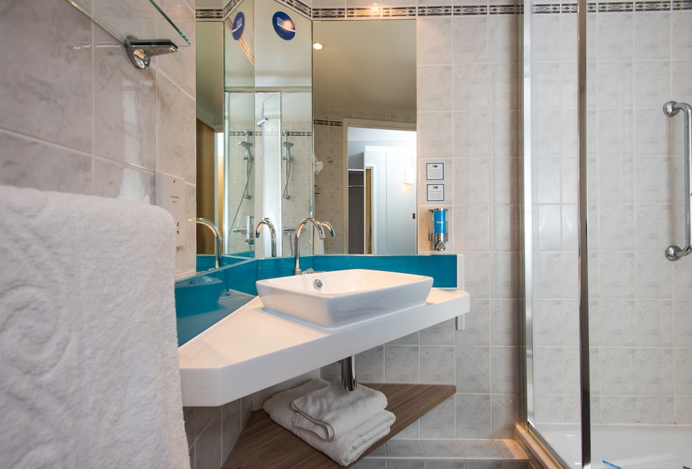 

Bari - Leith - Holiday Inn Express EDINBURGH - LEITH WATERFRONT