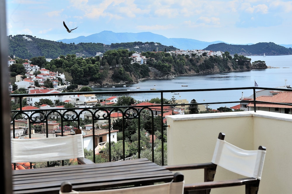 

Pisa - Skiathos Town - Eye Q Resort Seaview