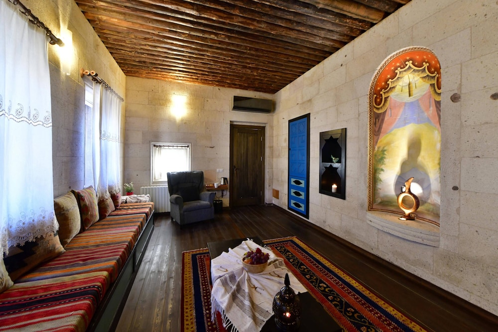 

Bologna - Ayvalı - Cappadocia Estates Hotel