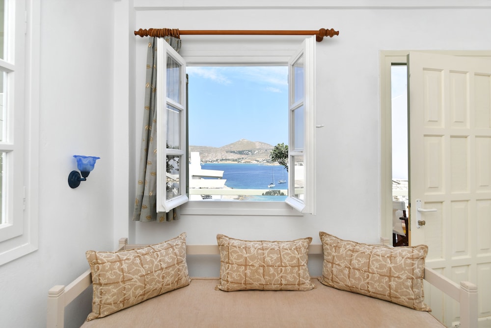 

Milano - Naousa, Paros - Hara Studios and Apartments