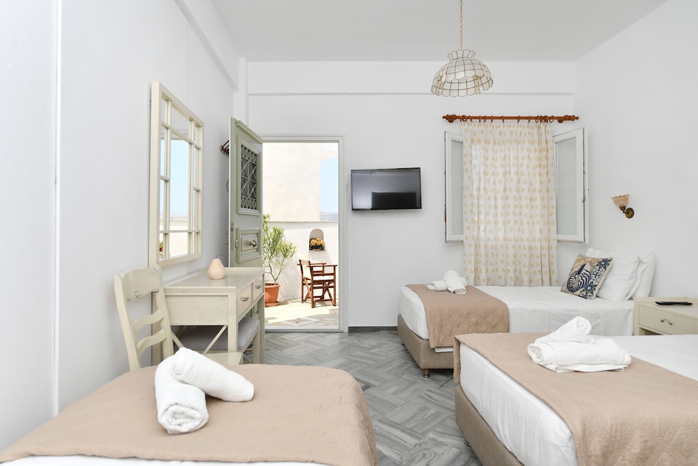 

Milano - Paros - Hara Studios and Apartments