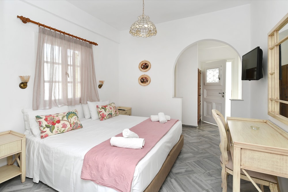

Roma - Naousa, Paros - Hara Studios and Apartments