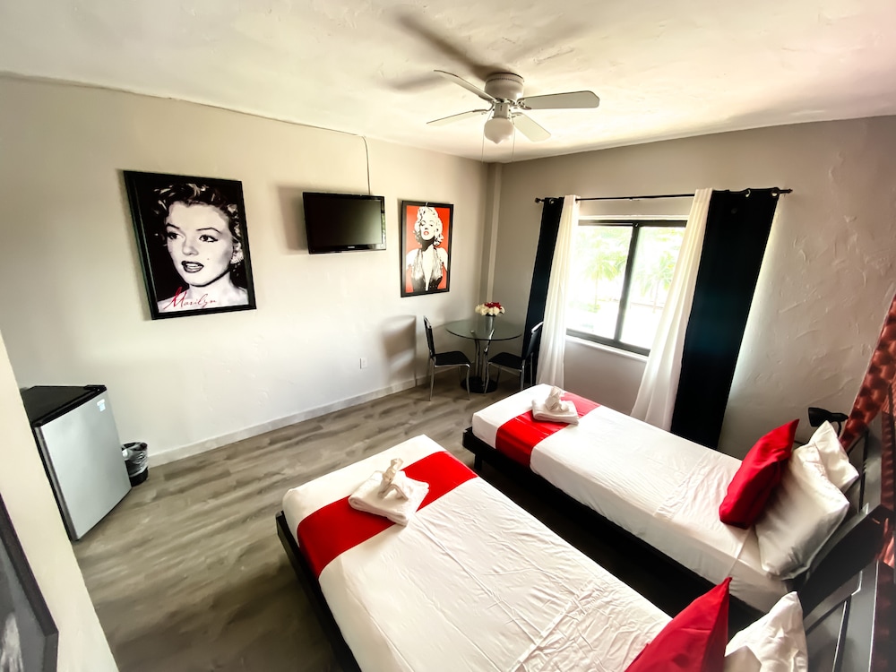 

Lamezia Terme - Miami (FL) - Notebook Miami Beach