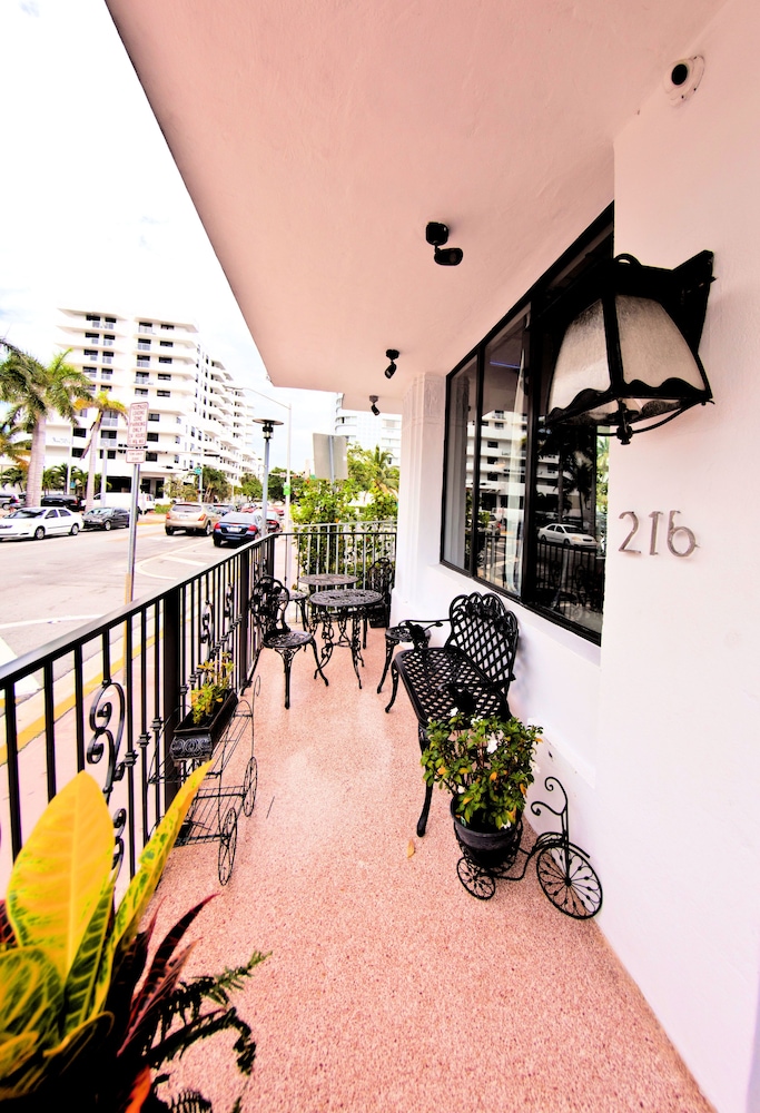 

Catania - Miami, Florida - Notebook Miami Beach