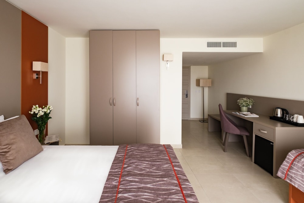 

Napoli - Mellieha - Mayflower Hotel