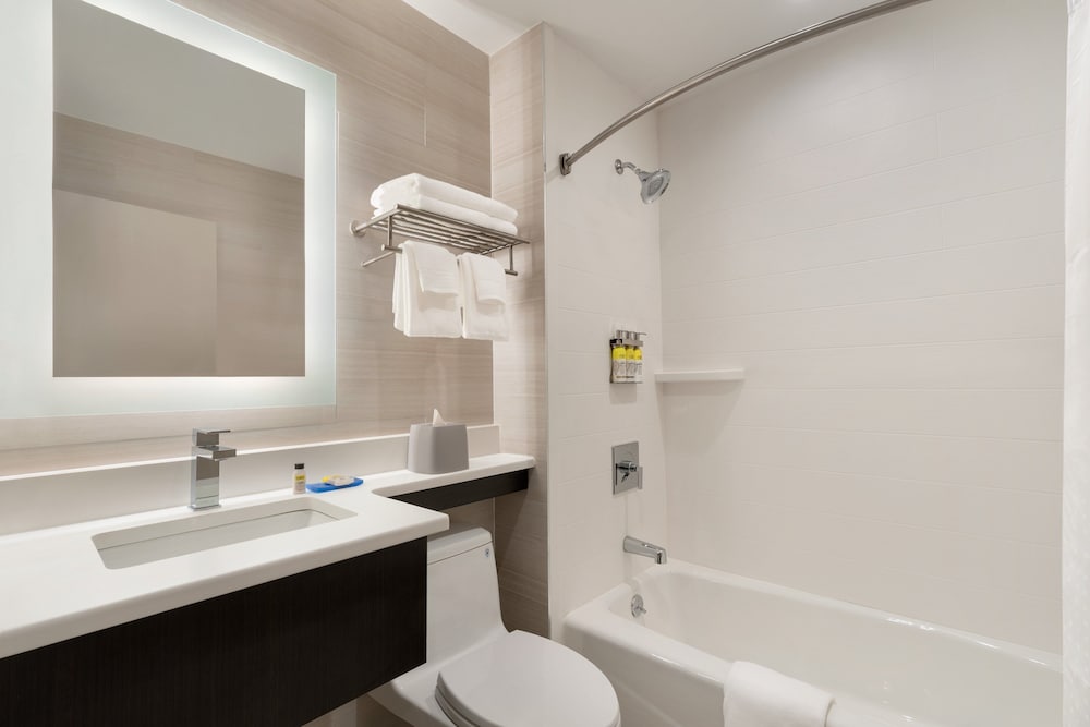 

Bologna - Queens - Holiday Inn Express Jamaica - JFK AirTrain - NYC