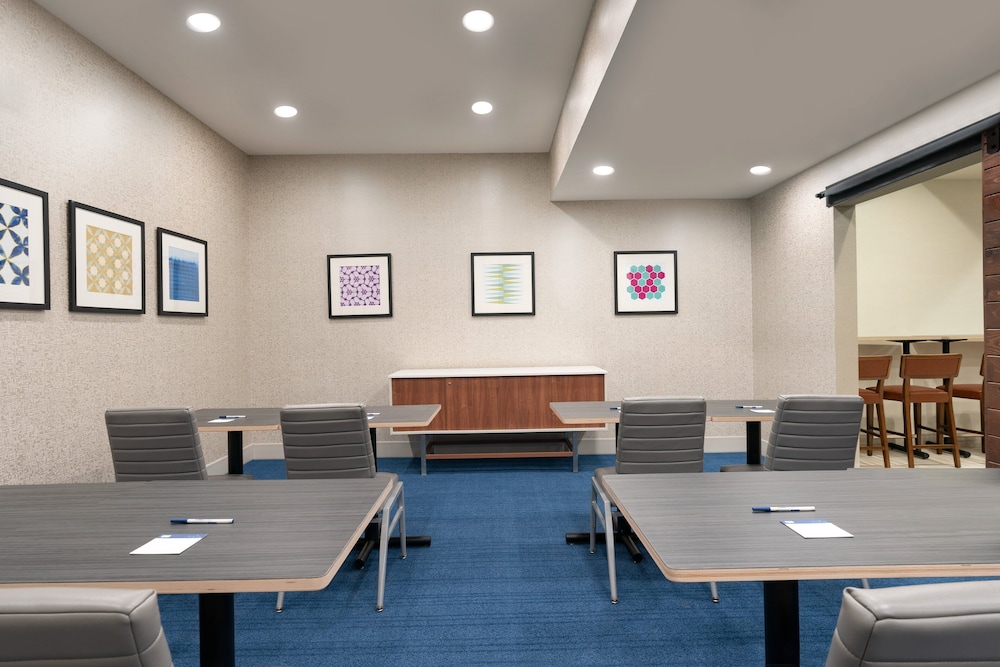 

Catania - Jamaica (NY) - Holiday Inn Express JAMAICA - JFK AIRTRAIN - NYC