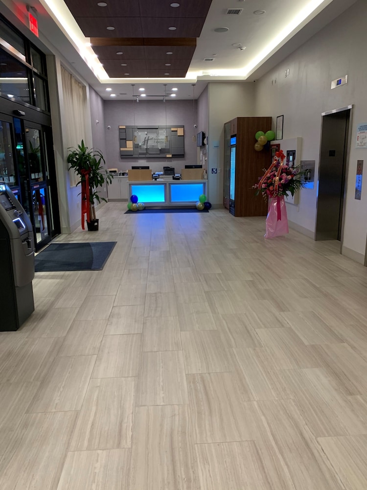 

Milano - Bellerose - Holiday Inn Express JAMAICA - JFK AIRTRAIN - NYC