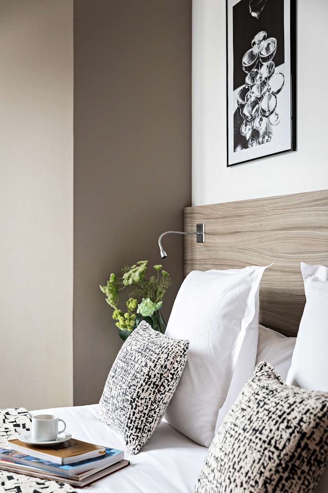

Brindisi - Meudon - Best Western Paris Porte de Versailles