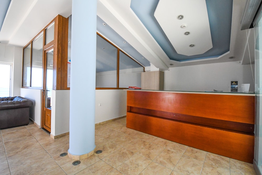 

Milano - Bochali - Nefeli Beach - living by the sea