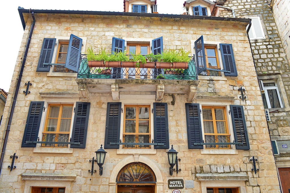 

Napoli - Tivat - Hotel Marija