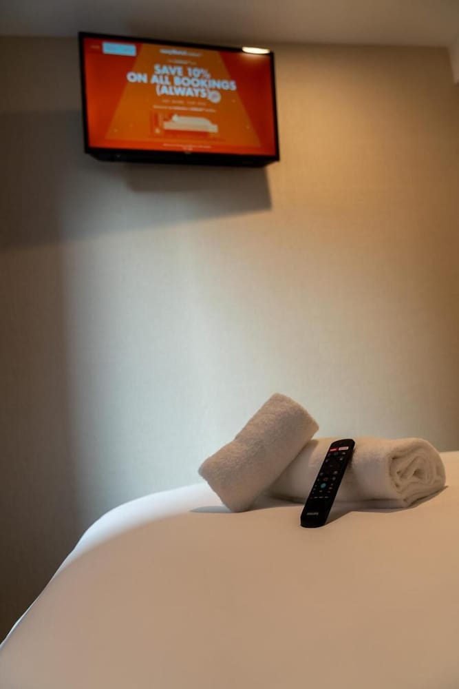 

Bologna - Cardiff - easyHotel Cardiff