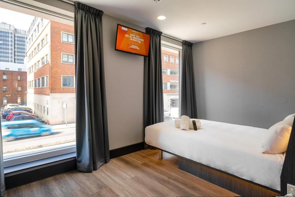 

Roma - Cardiff - easyHotel Cardiff