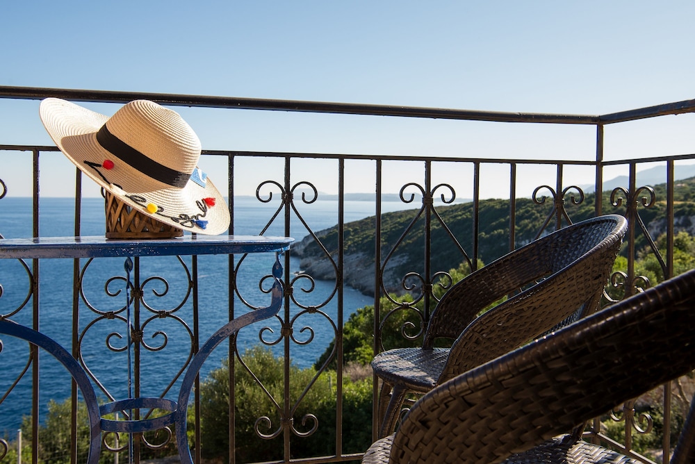 

Napoli - Agios Nikolaos, Zante - Potamitis Windmills & Apartments - Unique Stay with Scenic Views, by ZanteWize