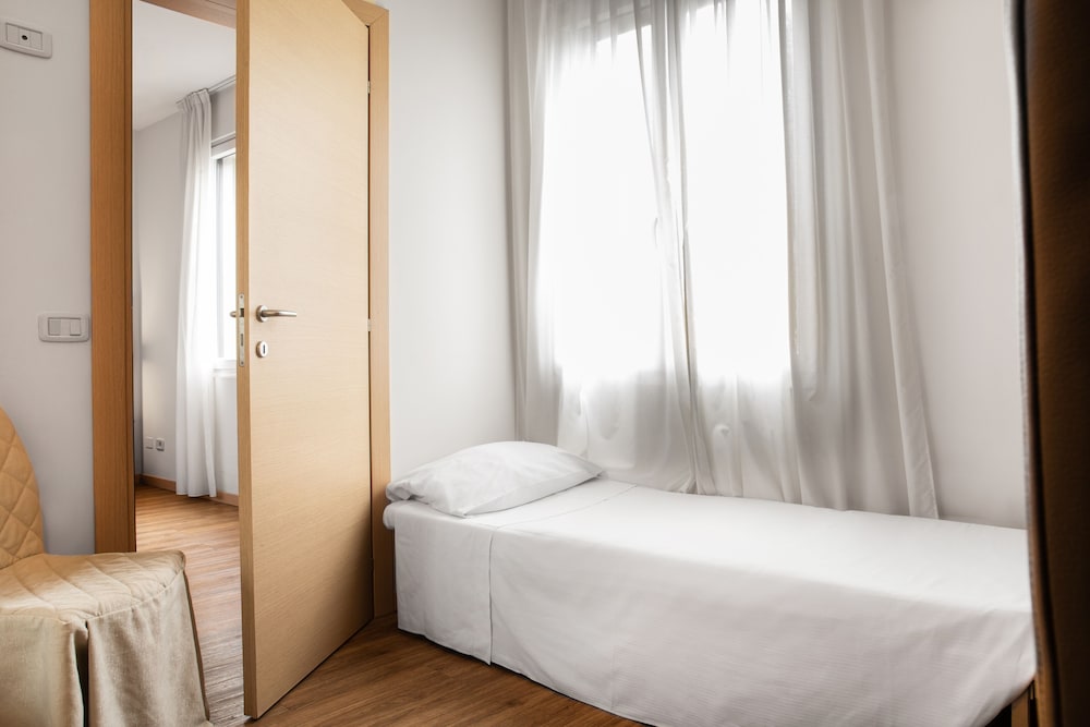 

Bari - Lago di Garda, Laghi Italia - Hotel Belvedere