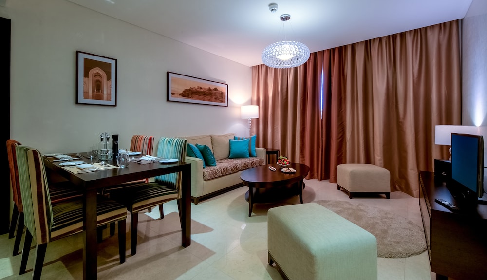 

Milano - Mu‘askar al Murtafi‘ah - Holiday Inn Muscat Al Seeb