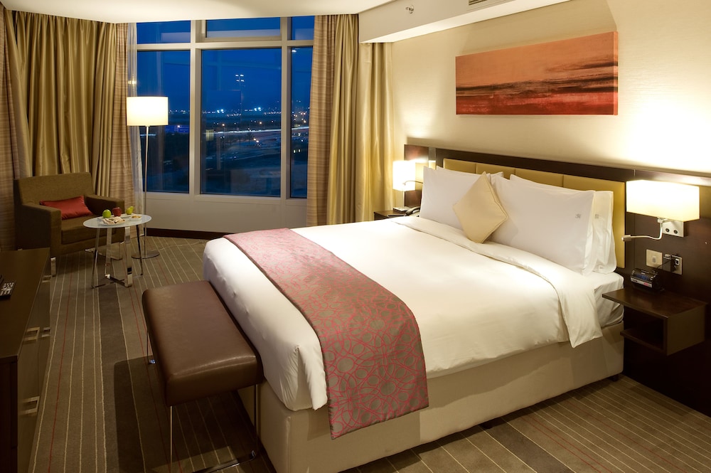 

Milano - Mu‘askar al Murtafi‘ah - Holiday Inn Muscat Al Seeb