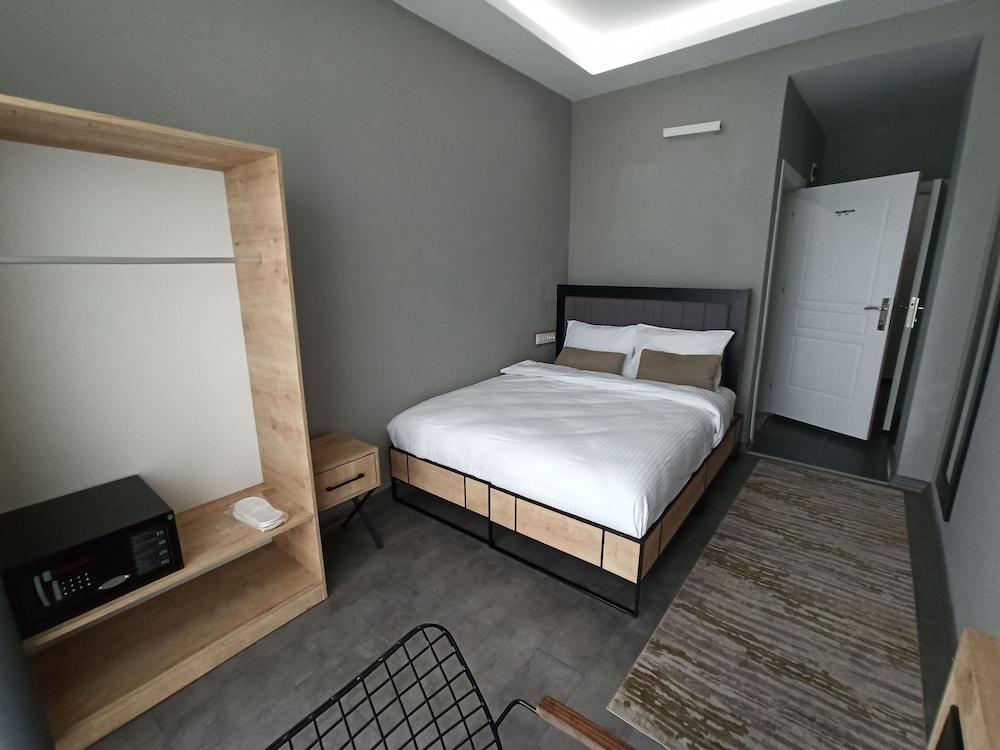 

Palermo - Istanbul - Skylon Airport Hotel