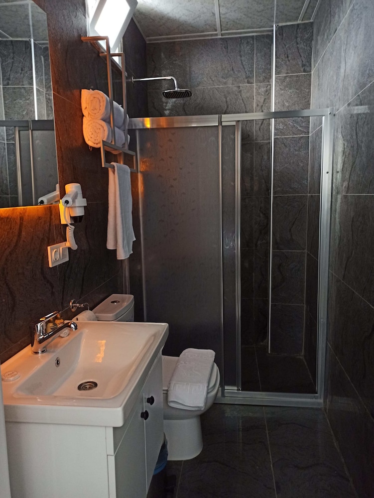 

Salerno - Istanbul - Skylon Airport Hotel