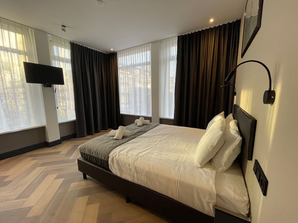 

Bari - Rotterdam - H3 Hotel Rotterdam City Center