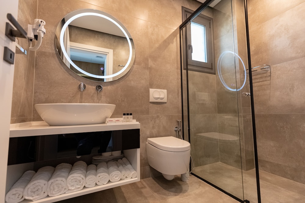 

Napoli - Valona - Ames Hotel & SPA