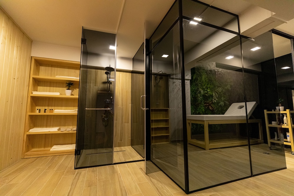 

Torino - Valona - Ames Hotel & SPA