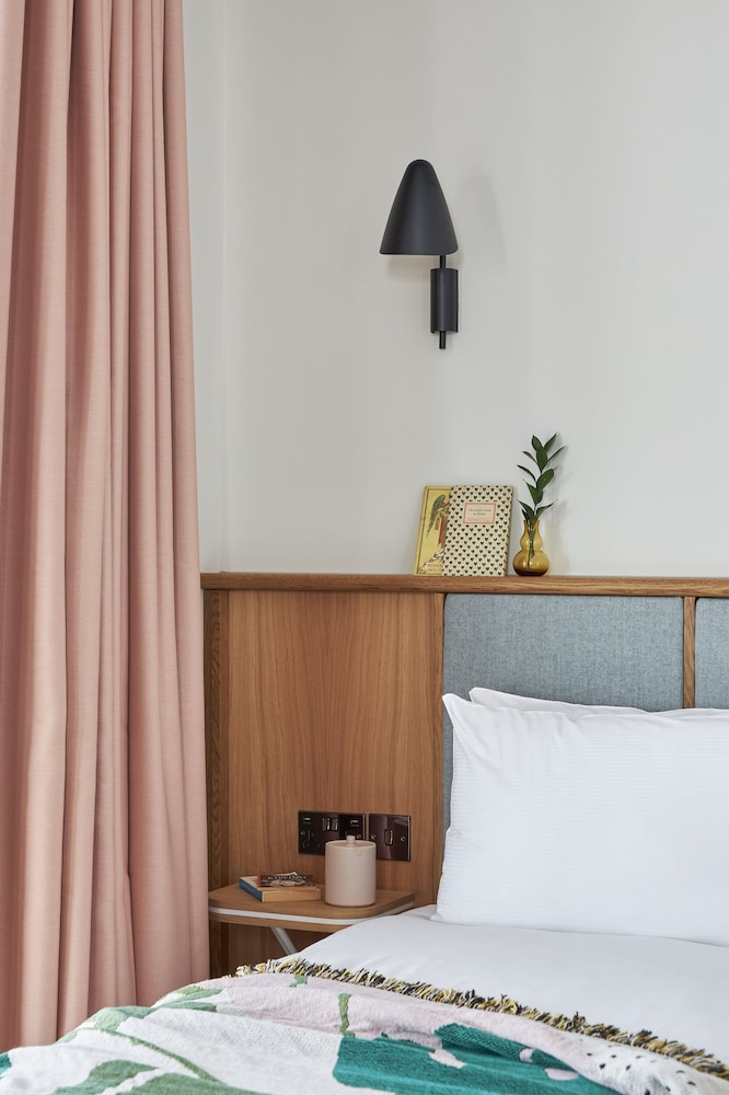 Bari - Cambridge, Cambridgeshire - Turing Locke Cambridge