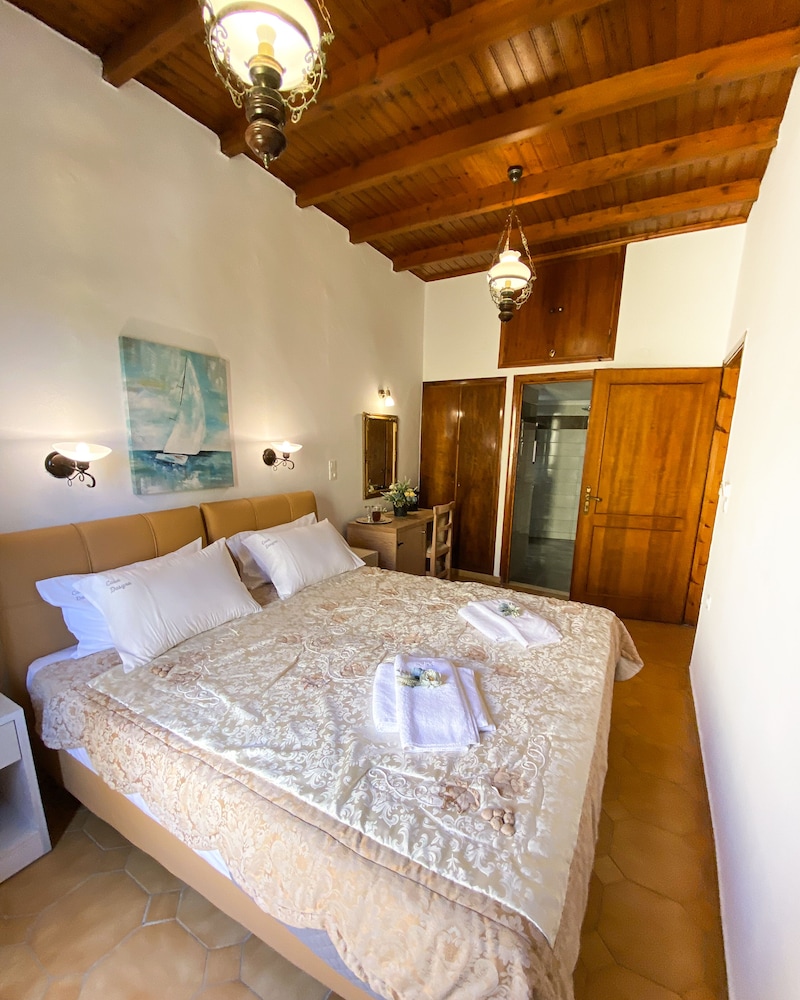 

Roma - Creta Ovest - Chania, Grecia - Casa Dasyra