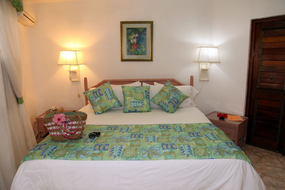 

Milano - Orange Bay - Negril Tree House Resort