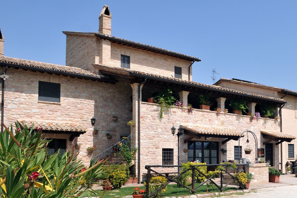 

Milano - Foligno - Terre Del Cantico Country House