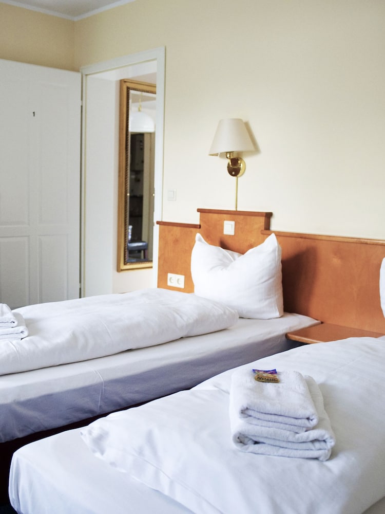 

Napoli - Dusseldorf - Boutique Hotel Villa Stockum