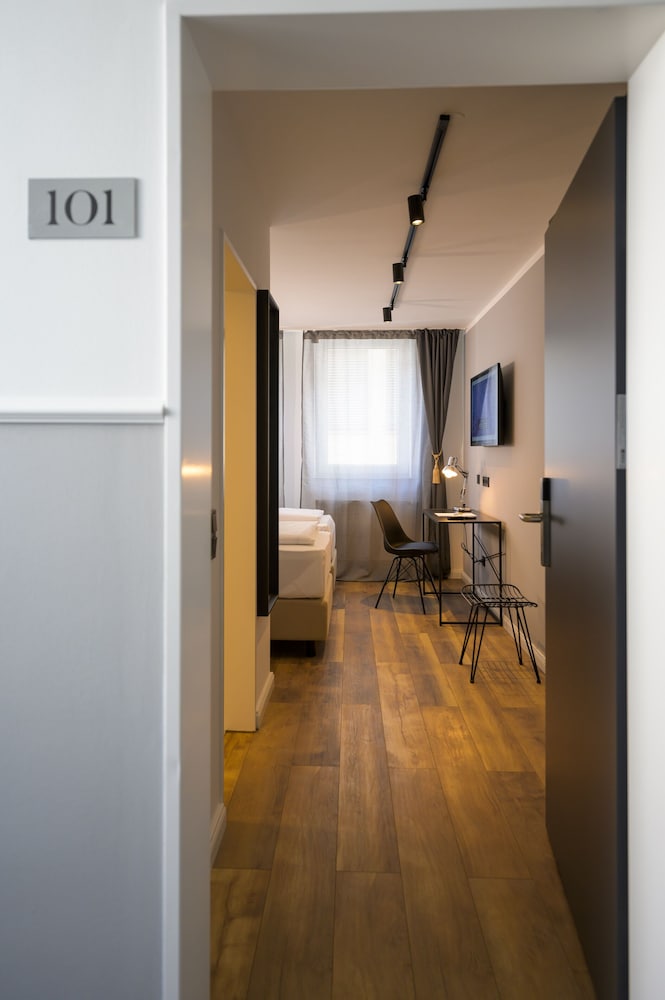 

Milano - Colonia - Nikii City Hotel