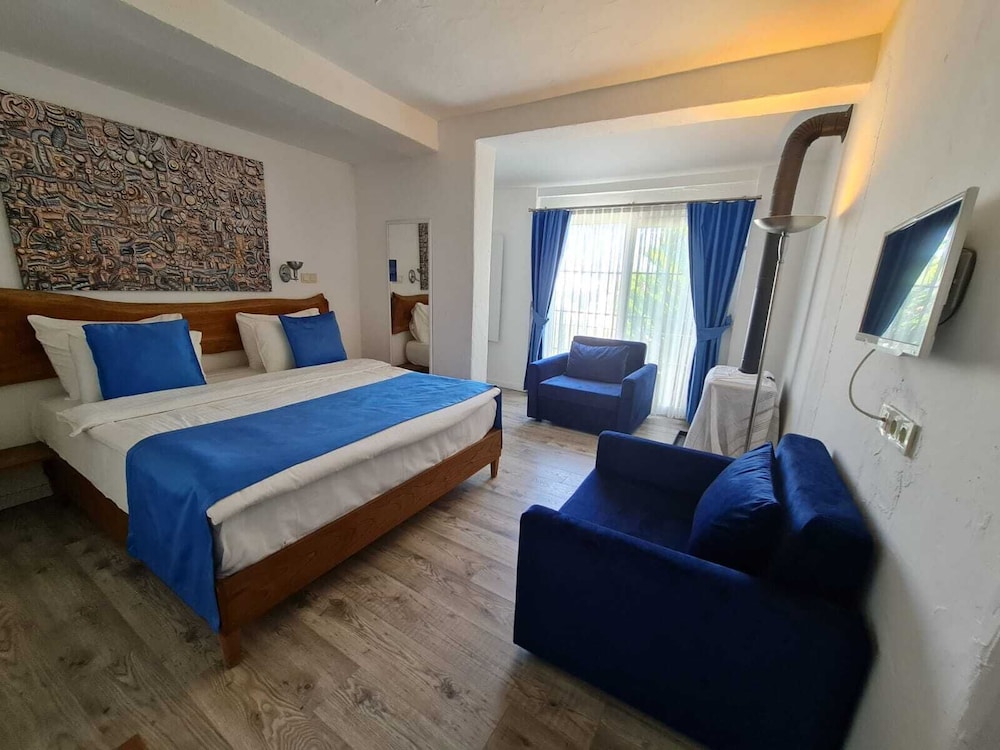 Milano - Çeşme - Rebetiko Hotel