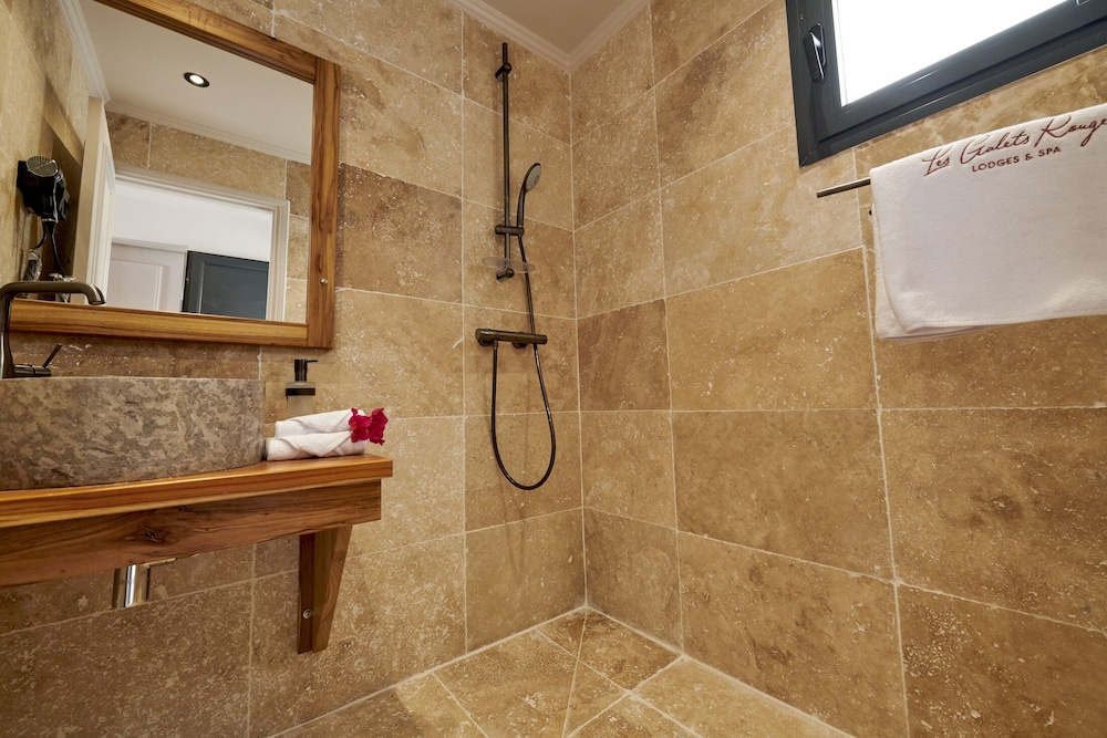 

Verona - Bouillante - LES GALETS ROUGES LODGES & SPA