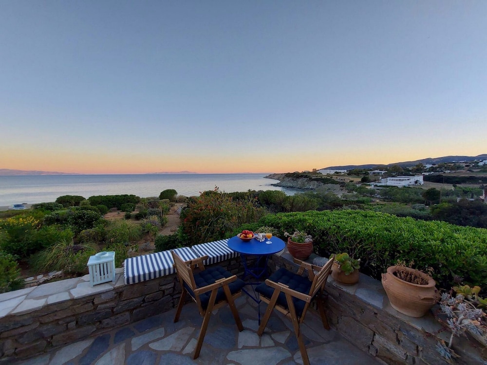 

Milano - Drios - Villa Sophia Paros Beachfront Sea View