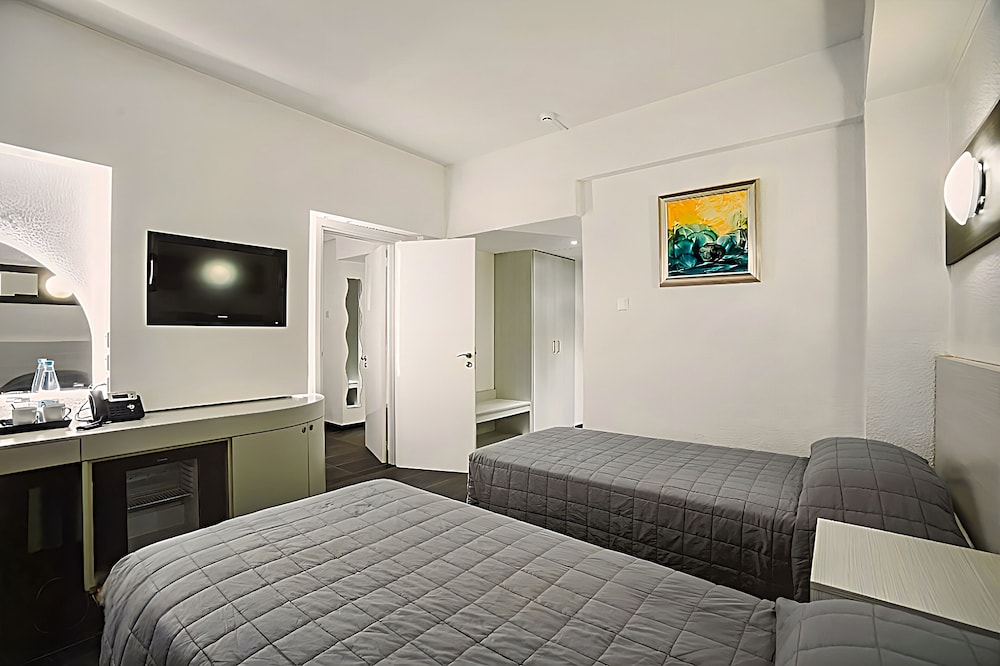 

Milano - Pyla - Sveltos Hotel