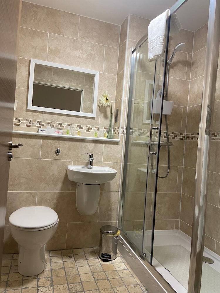 

Brindisi - Perth - Scone Arms Hotel