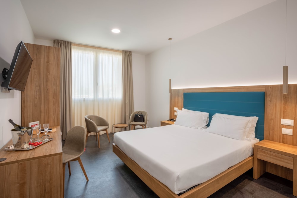 Venezia - Ancona - V Hotel