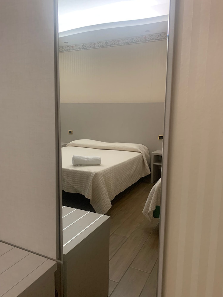 

Milano - Riviera Romagnola, Mare Italia - Hotel Royal Plaza