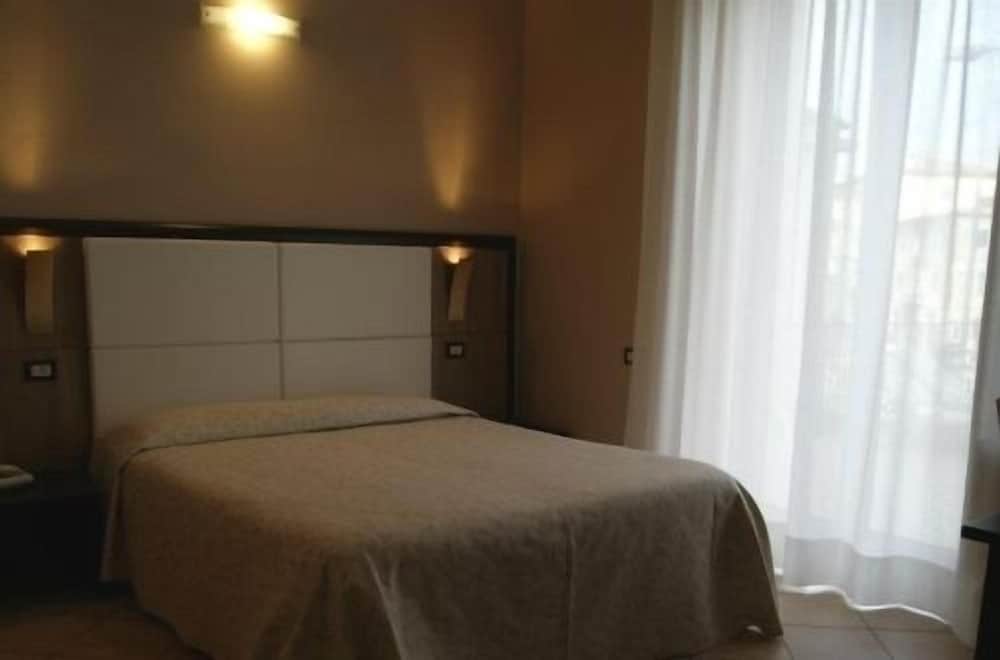 

Catania - Saturnia - Hotel Rossi